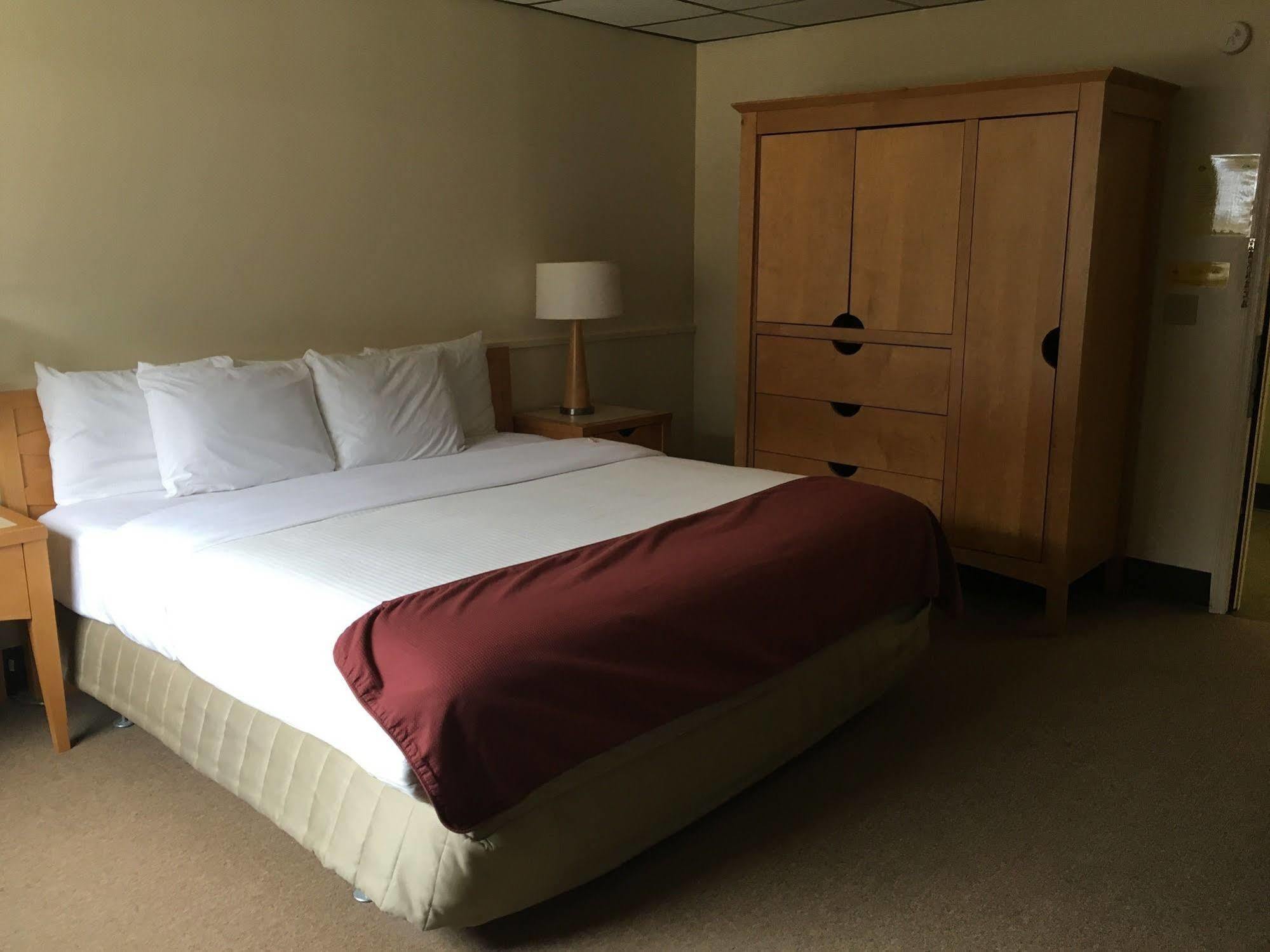 The Hotel 2*